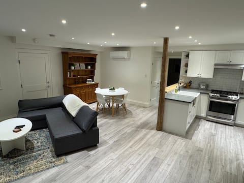 Top Airbnb: Cozy Brookswood Suite in Brookswood Fernridge