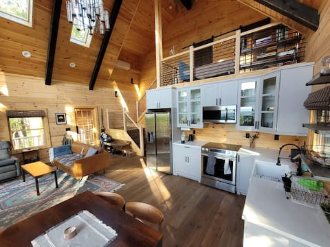 Modern Mountaintop Log Home with Amazing Views!