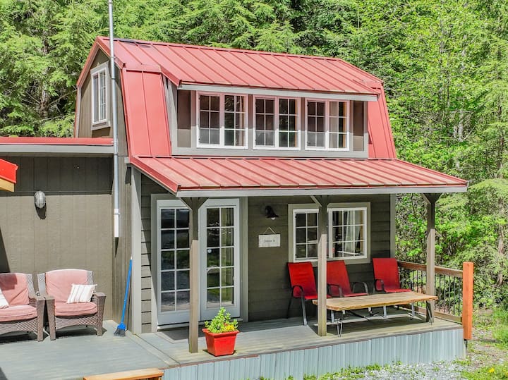 Tiny Home Steps From Mt Rainier Tiny houses for Rent in Ashford
