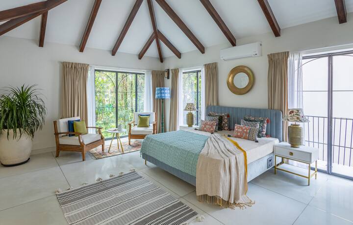 Stunning LUX Villa, 24Hr Pool/Security! Beach 3Km