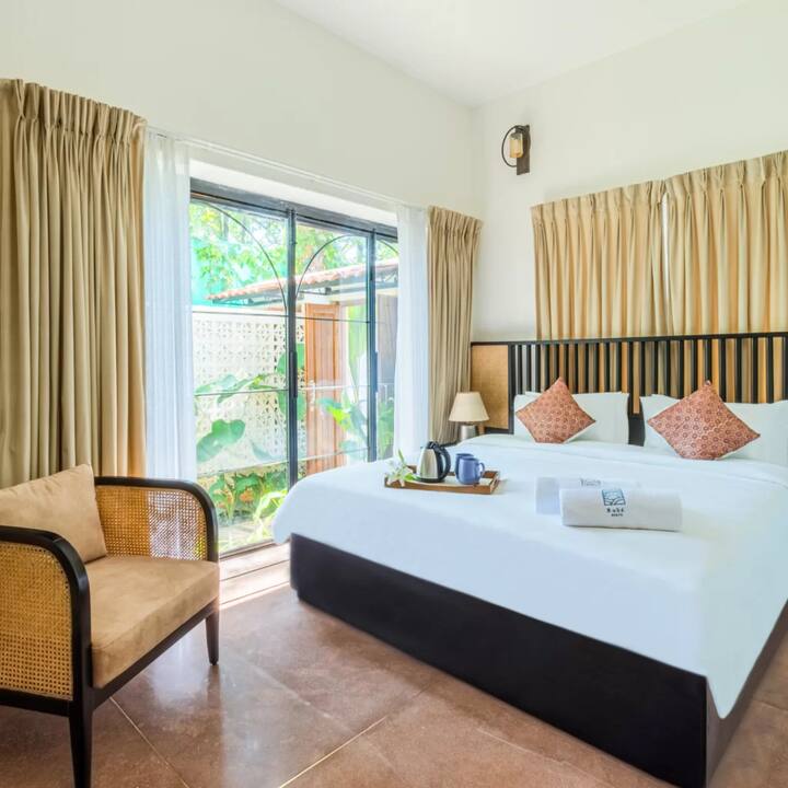 Private 24Hr Pool, Security, LUXE Villa! Beach 3km