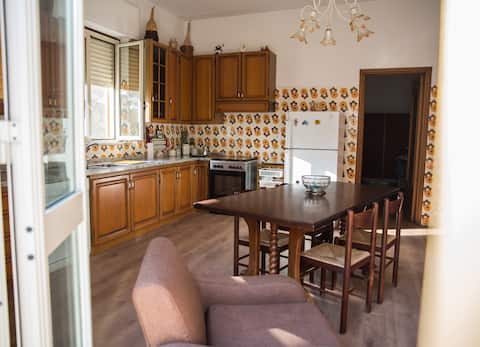 Proprietà Airbnb di successo: Villa Mikida, surrounded by greenery on the sea a Reggio Di Calabria