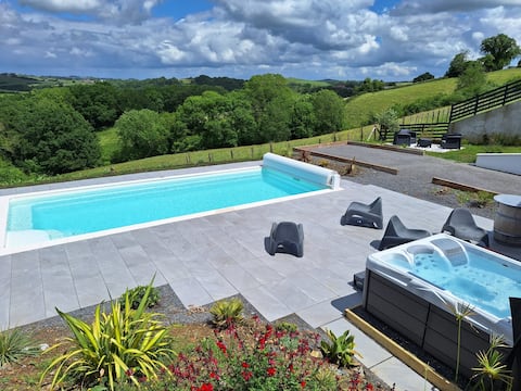 Studio with pool and
spa in the heart of the Basque Country