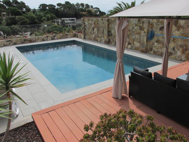 5 Bedroom 3 Bath 6 bed house sleep 10 Tossa de Mar gallery image 4