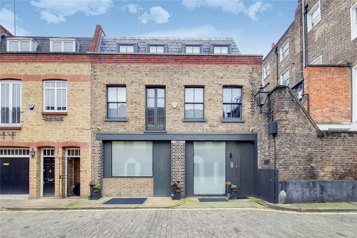 Luxury 5 bedroom Mews House in Marylebone gallery image 2