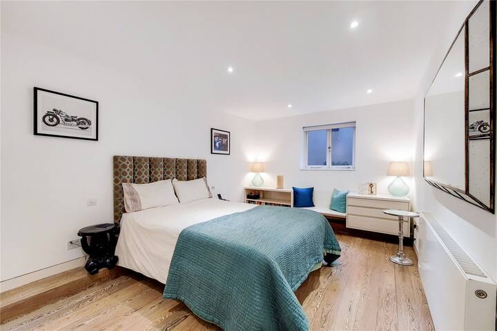 Luxury 5 bedroom Mews House in Marylebone gallery image 5