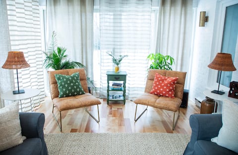 Successful Airbnb property: Ciel et Bois (see-el-eh-bwa) means ‘sky and woods’ in Les Collines De L'outaouais