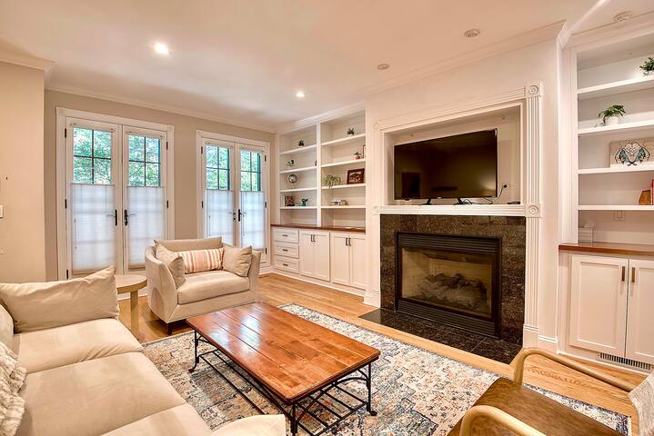 Beautiful 4 BR Family Home near Wrigley gallery image 4