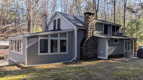 Modern Lake Home in the Berkshire Woods