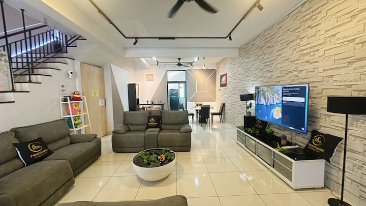A04 Glenmarie Austin Jb Family Sweet Home 15pax - Johor Bahru
