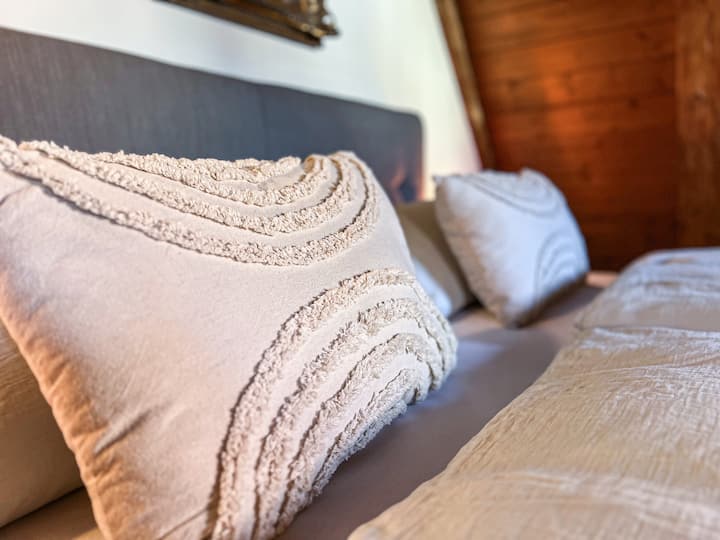 Schlafzimmer 3 DG links / Doppelbett und 2 Einzelbetten