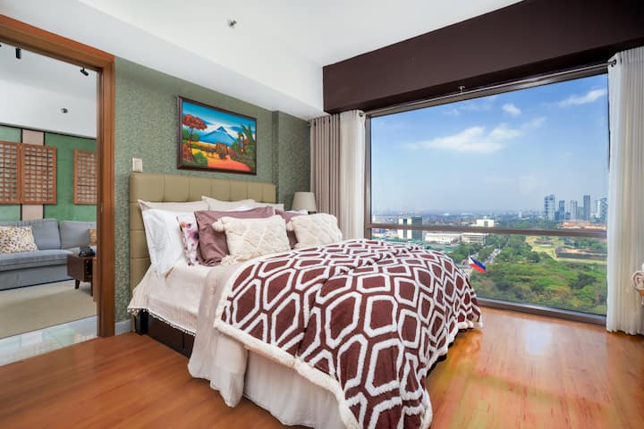 голяма спалня с романтична гледка към парка Манила 