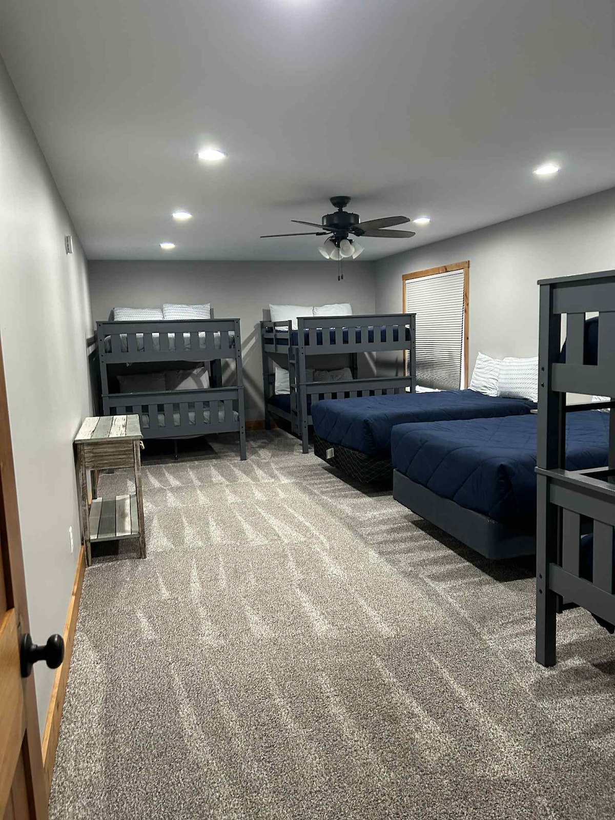 Chambre avec lits superposés. Tous les lits sont de taille normale (8) 