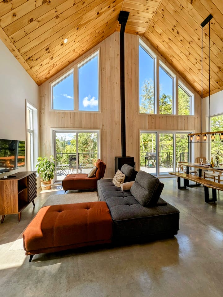 Chalet Au Confort Des Sommets - Spa & Lac - Québec
