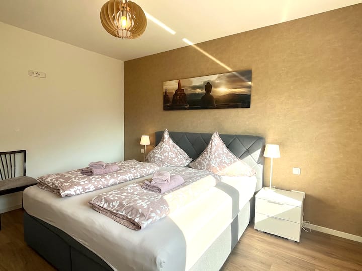 Schlafzimmer 1