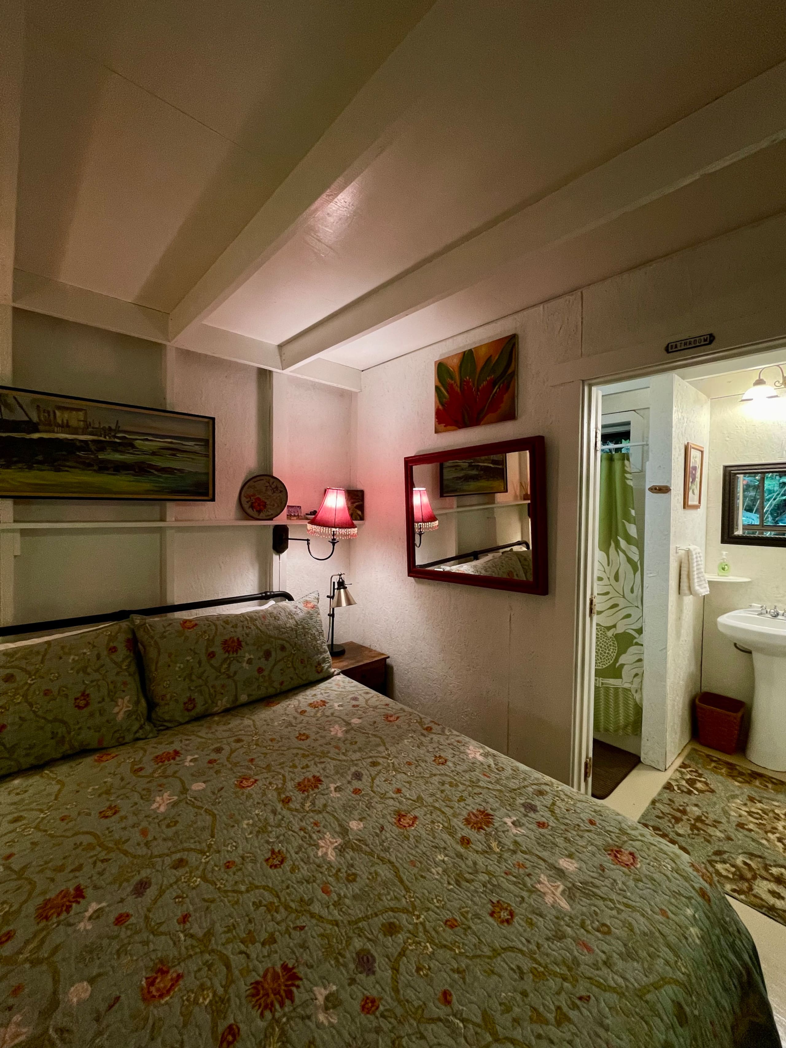 Cabin in Kailua-Kona · ★4.94 · 1 bedroom · 1 bed · 1 bath - Image 4