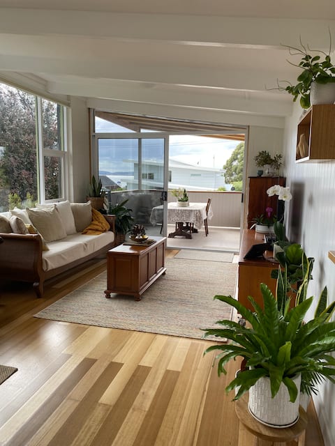Popular Airbnb listing: Home Away from Home-By the Beach in Tasmania