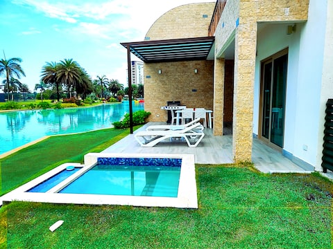 Playa escondida Lagoon Family villa with jacuzzi