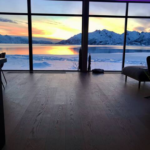 Stylish cabin with a panoramic view of the fjord