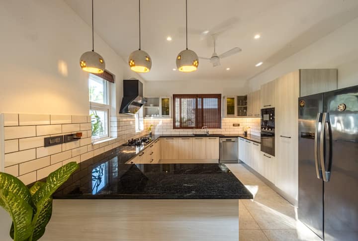 Full kitchen image 1