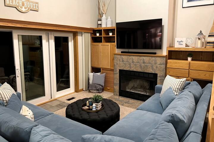 Lakeside Retreat at Izatys (#230) – 3BR / 3BA gallery image 5