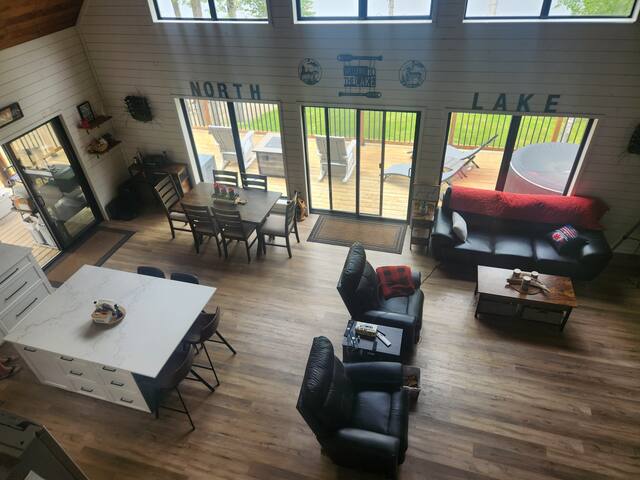 Cottage on North Lake gallery image 2