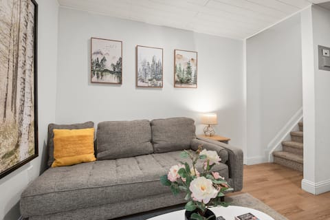 Popular Airbnb listing: Central and comfy 2-bed in Baker in Baker