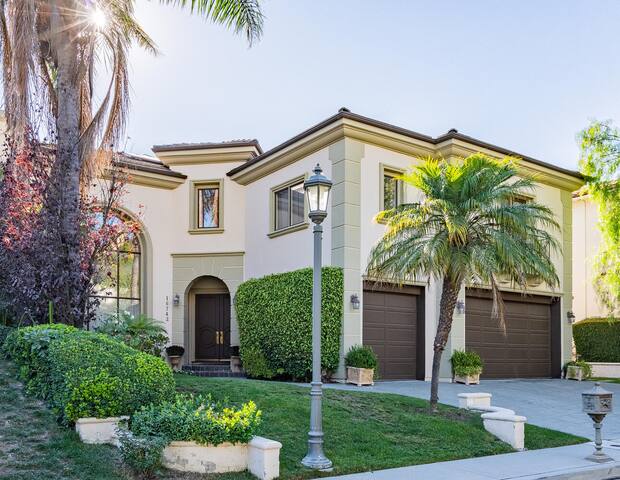 Large 6200 sqft Palisades 5-Bed Ocean View Home gallery image 5