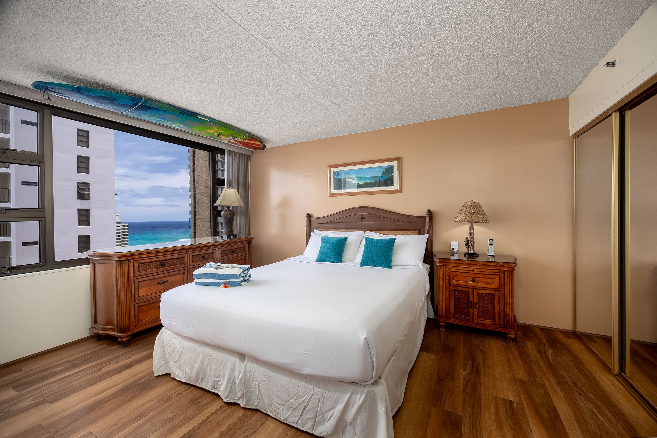 Condo in Honolulu · ★4.67 · 1 bedroom · 2 beds · 1 private bath - Image 2