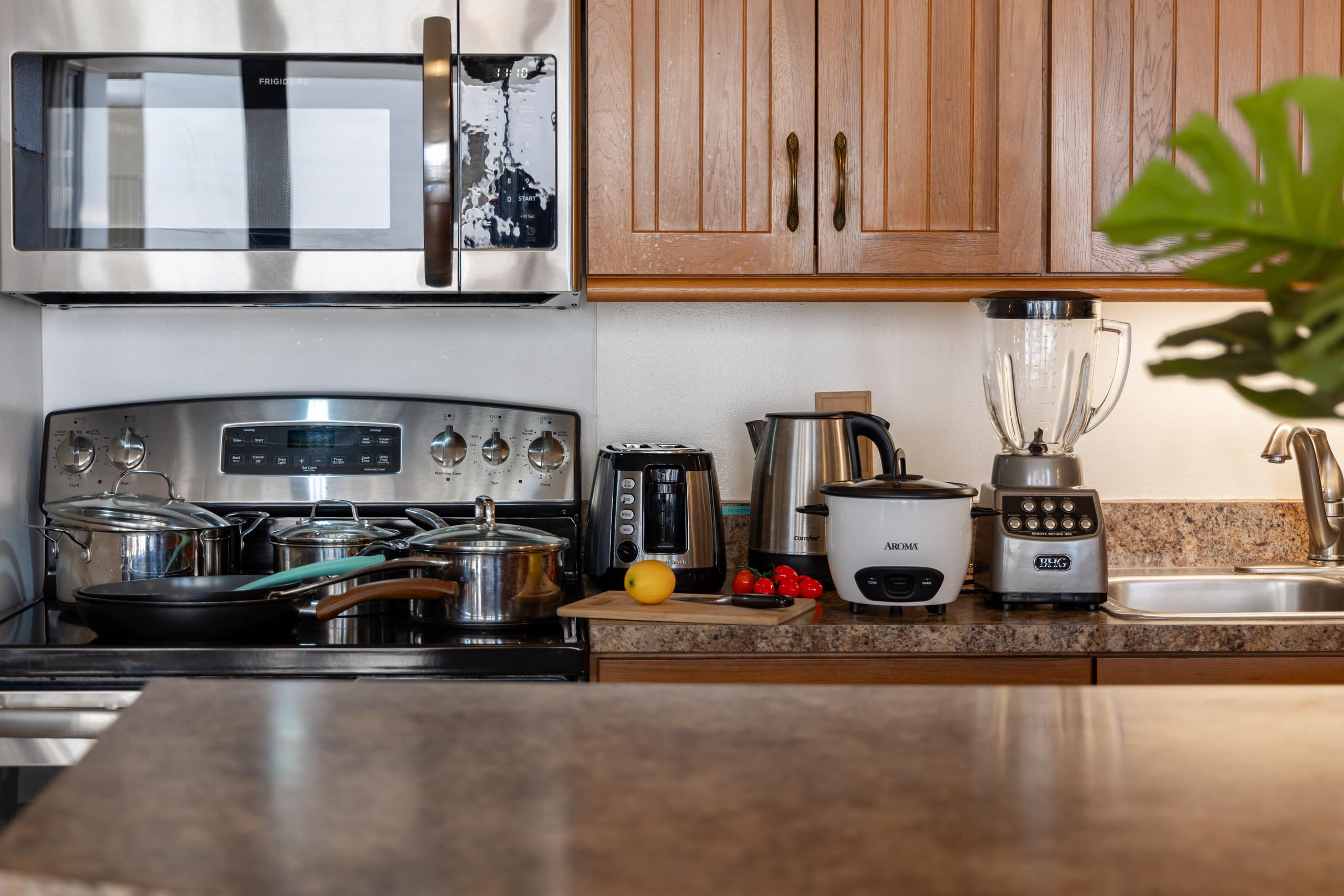 Condo in Honolulu · ★4.67 · 1 bedroom · 2 beds · 1 private bath - Image 17