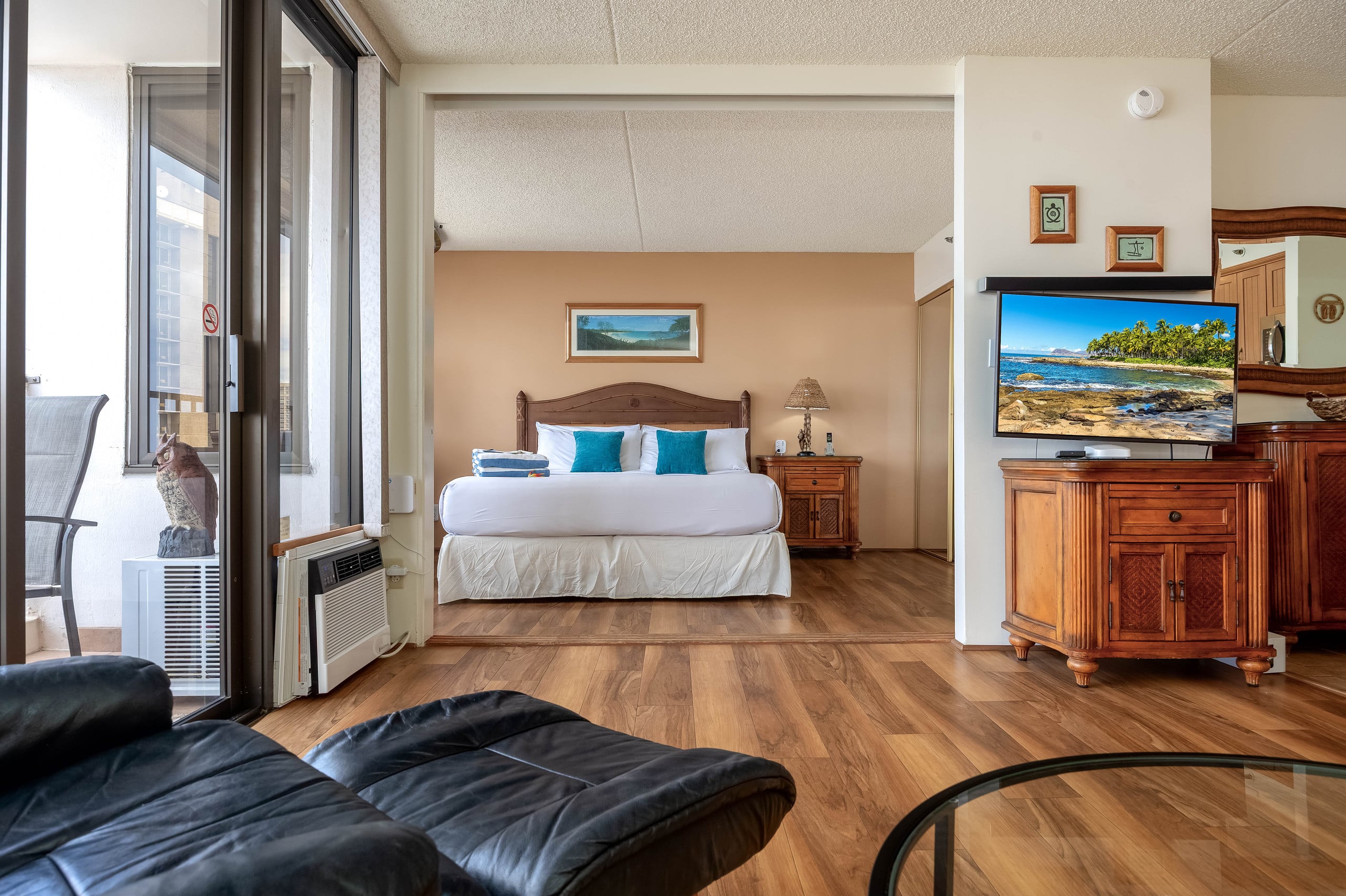 Condo in Honolulu · ★4.67 · 1 bedroom · 2 beds · 1 private bath - Image 31