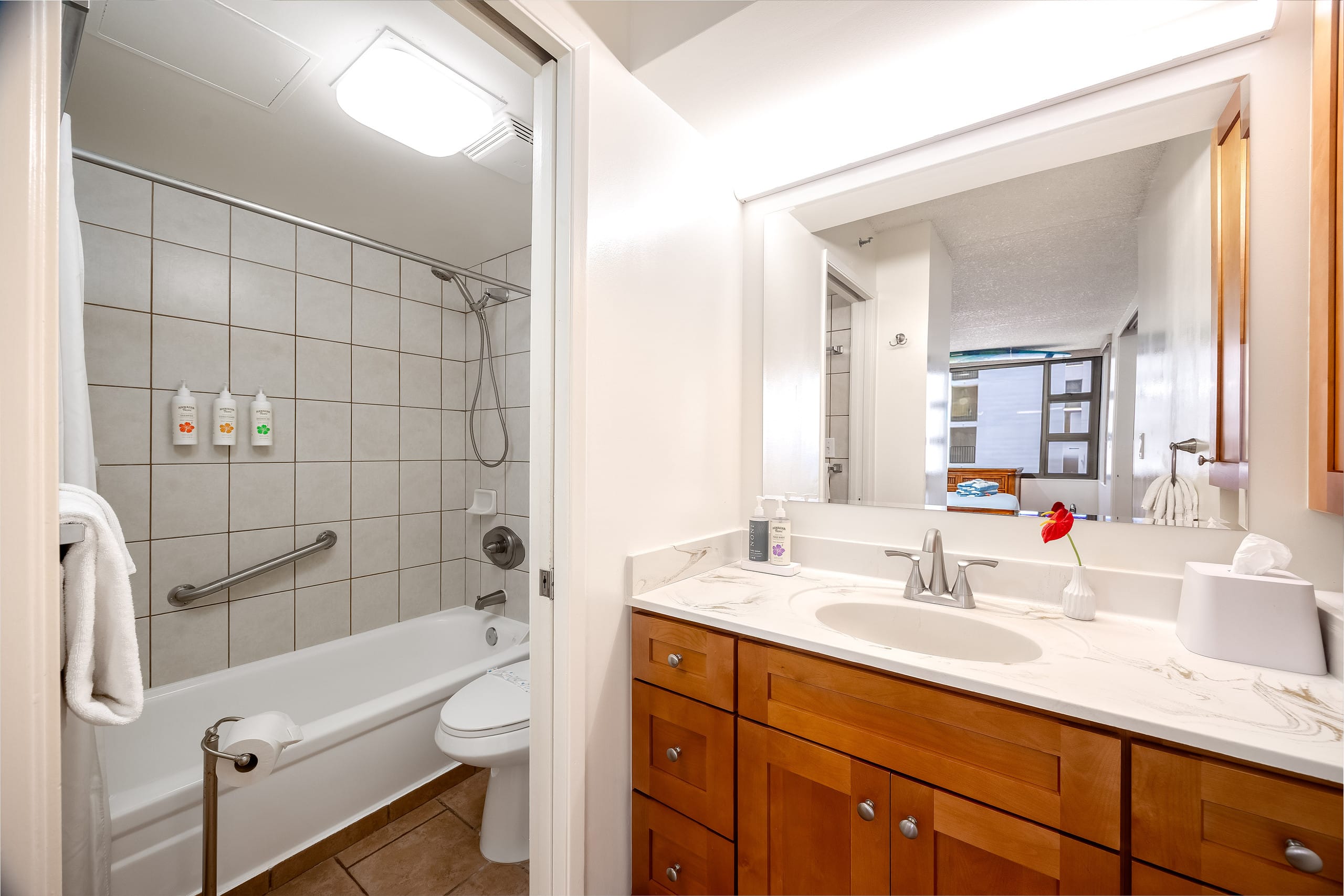 Condo in Honolulu · ★4.67 · 1 bedroom · 2 beds · 1 private bath - Image 38