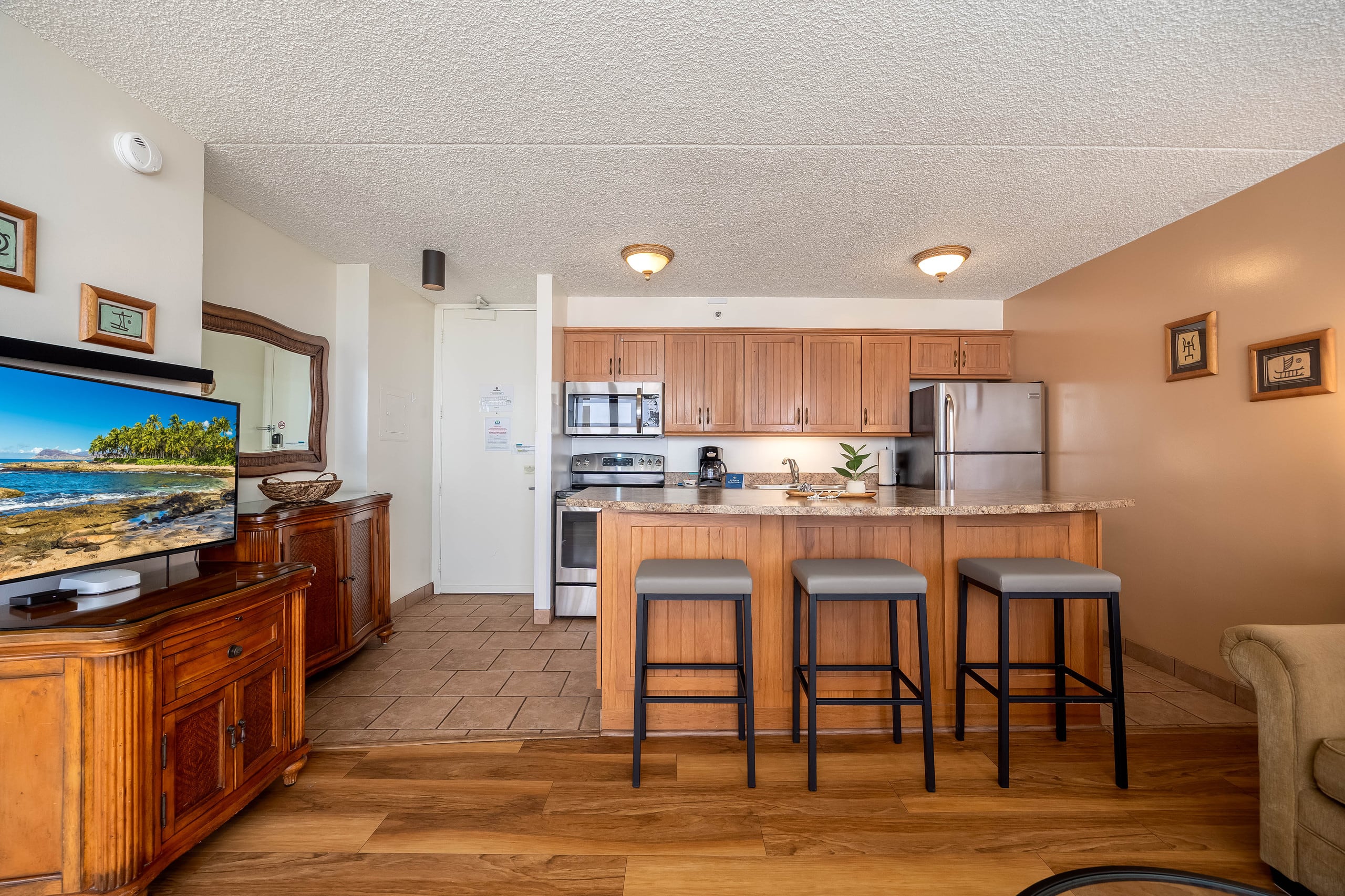 Condo in Honolulu · ★4.67 · 1 bedroom · 2 beds · 1 private bath - Image 23