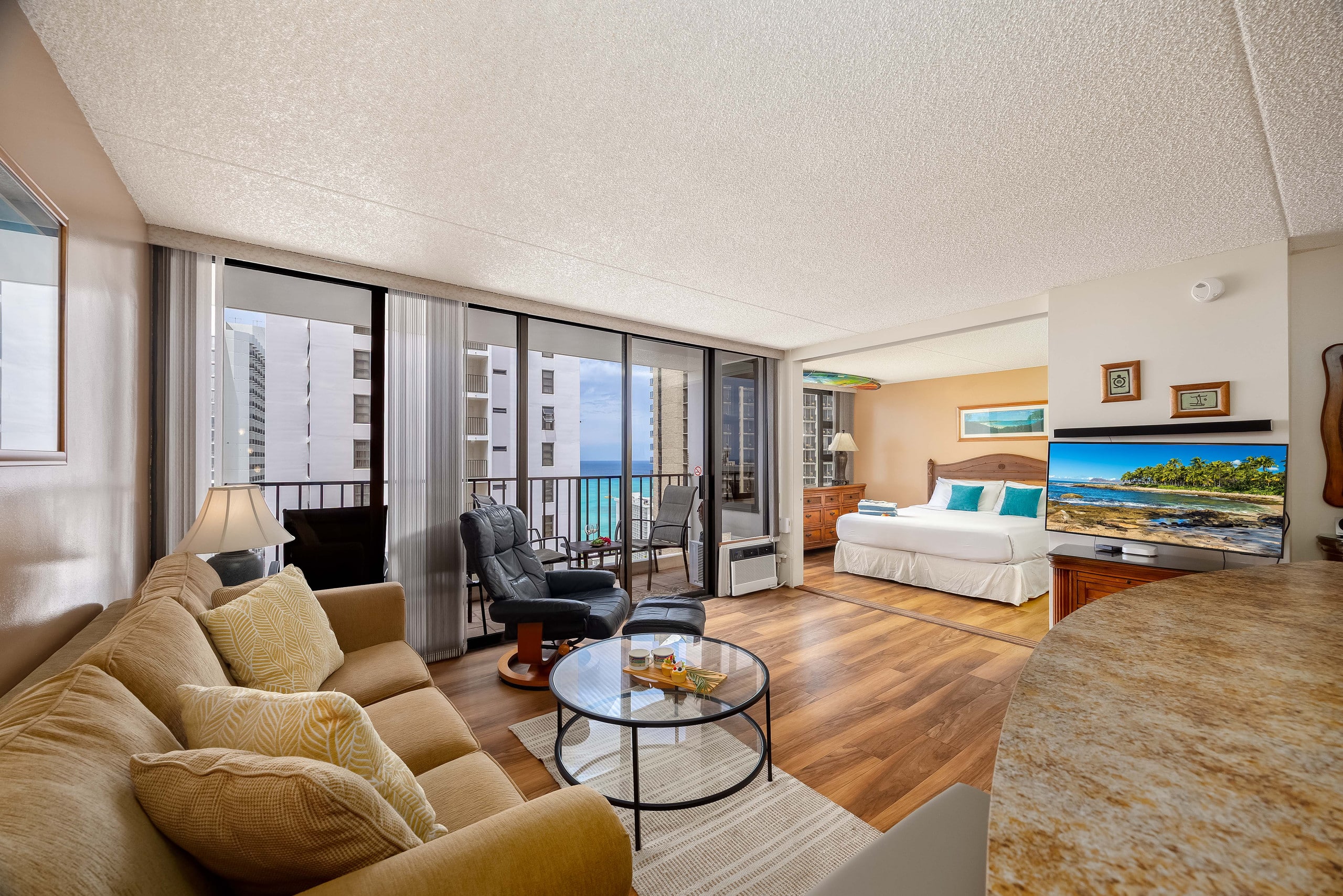 Condo in Honolulu · ★4.67 · 1 bedroom · 2 beds · 1 private bath - Image 1