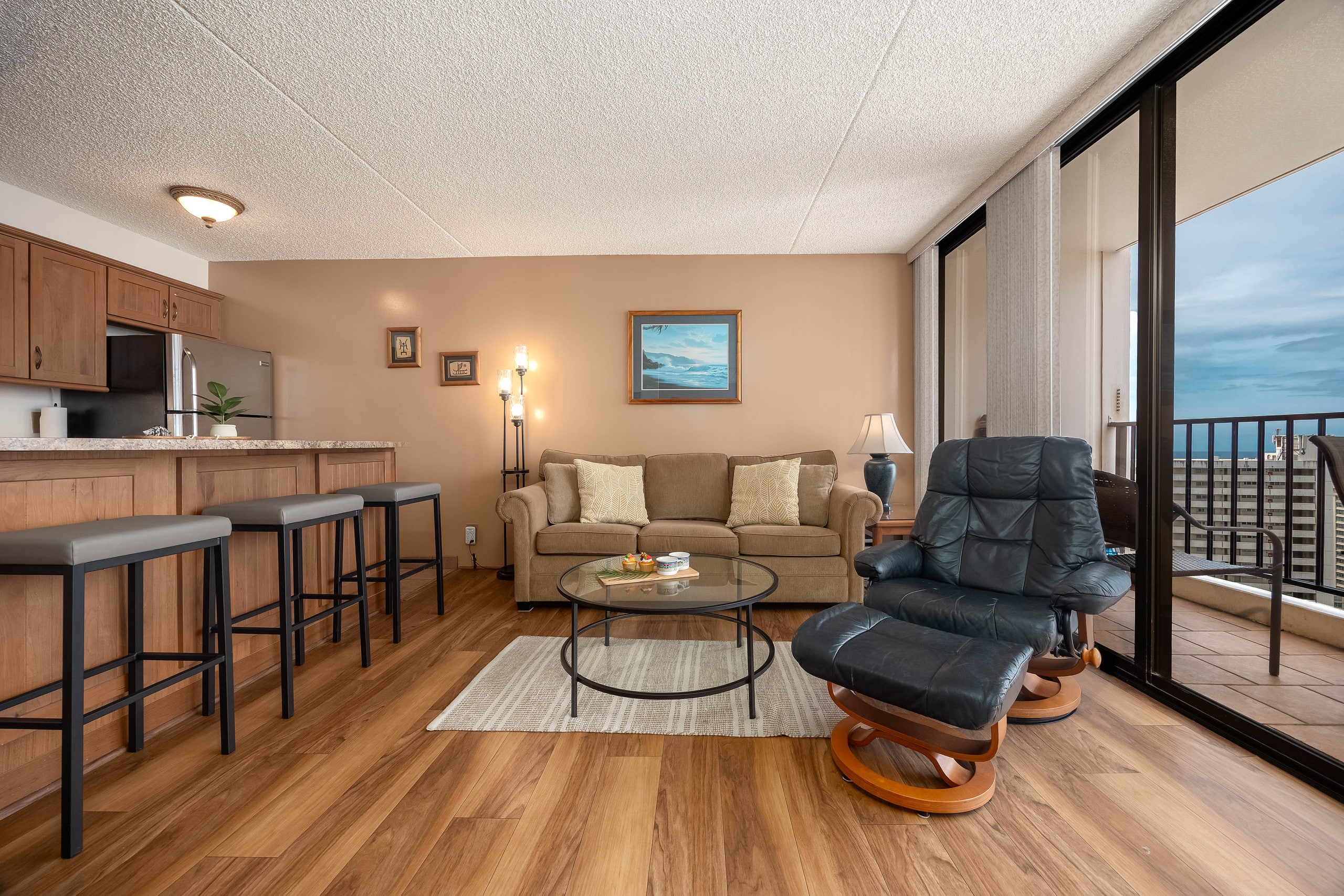 Condo in Honolulu · ★4.67 · 1 bedroom · 2 beds · 1 private bath - Image 6