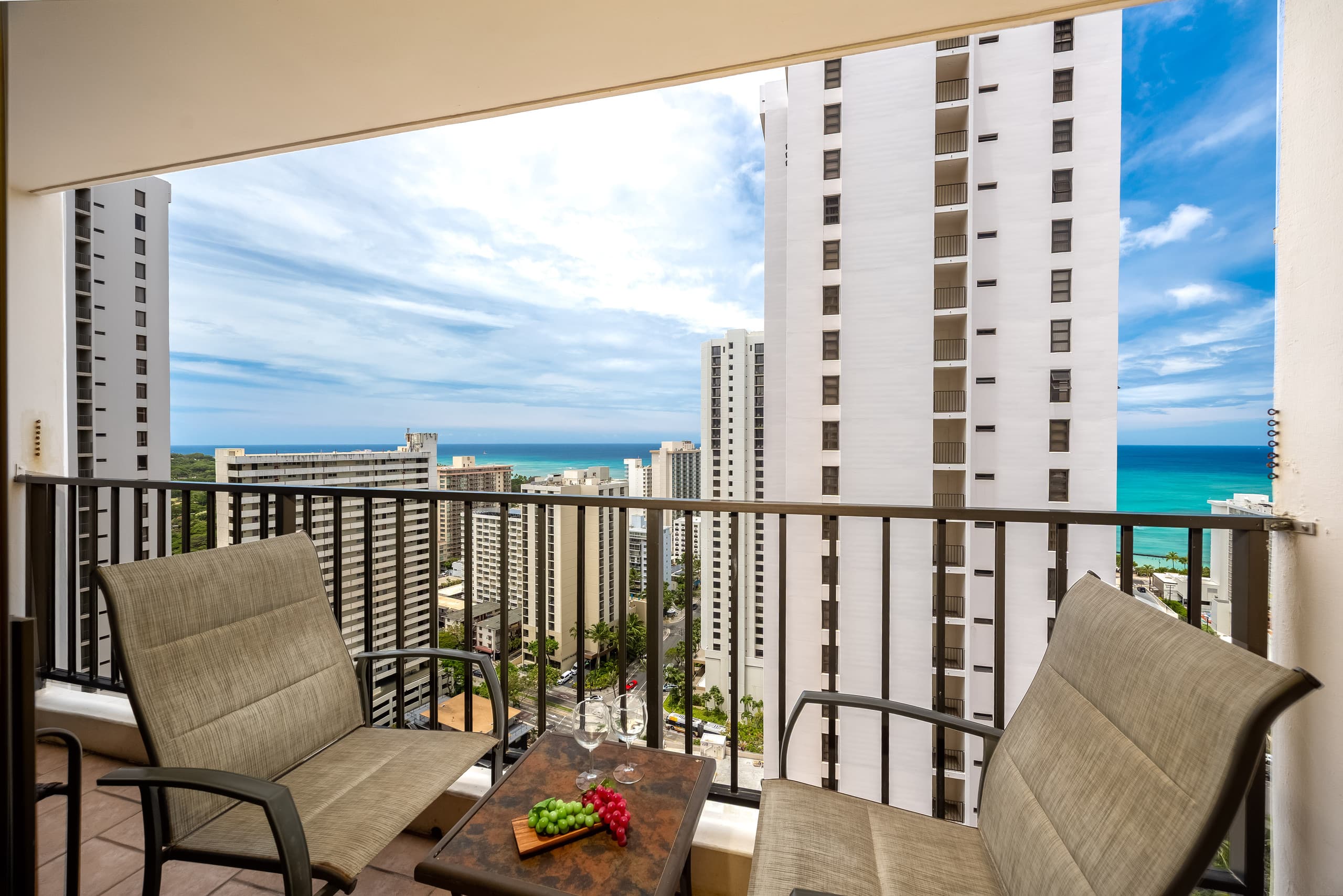 Condo in Honolulu · ★4.67 · 1 bedroom · 2 beds · 1 private bath - Image 42