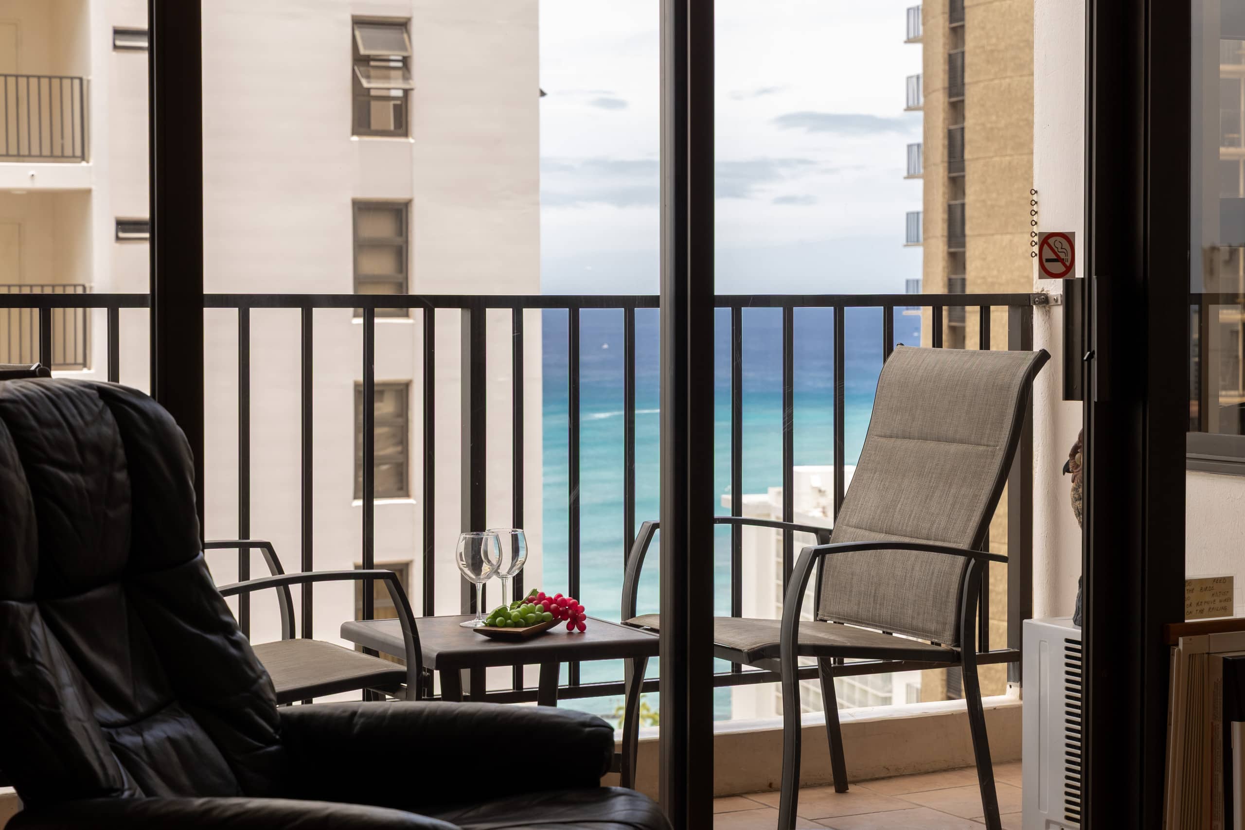 Condo in Honolulu · ★4.67 · 1 bedroom · 2 beds · 1 private bath - Image 43