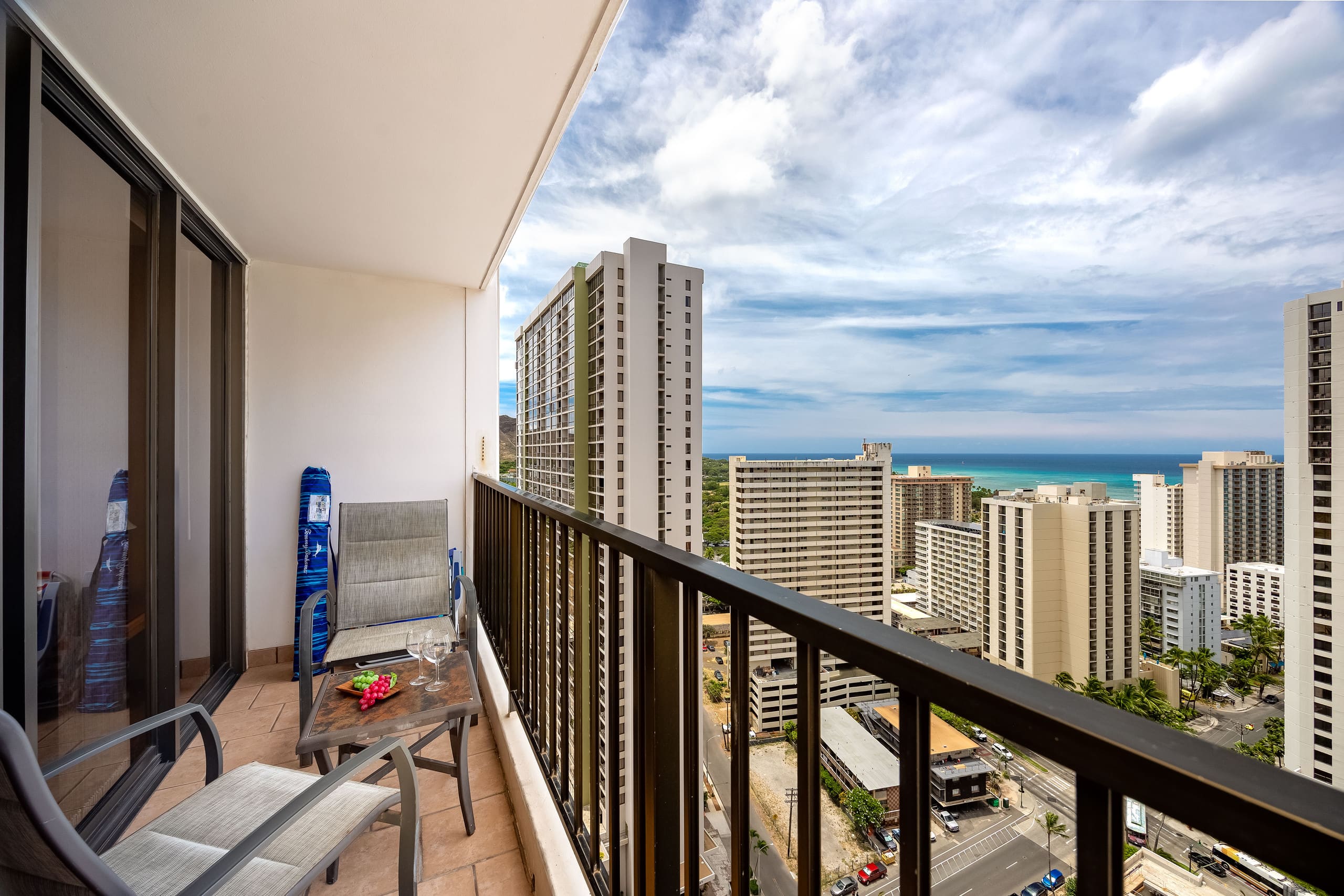 Condo in Honolulu · ★4.67 · 1 bedroom · 2 beds · 1 private bath - Image 44