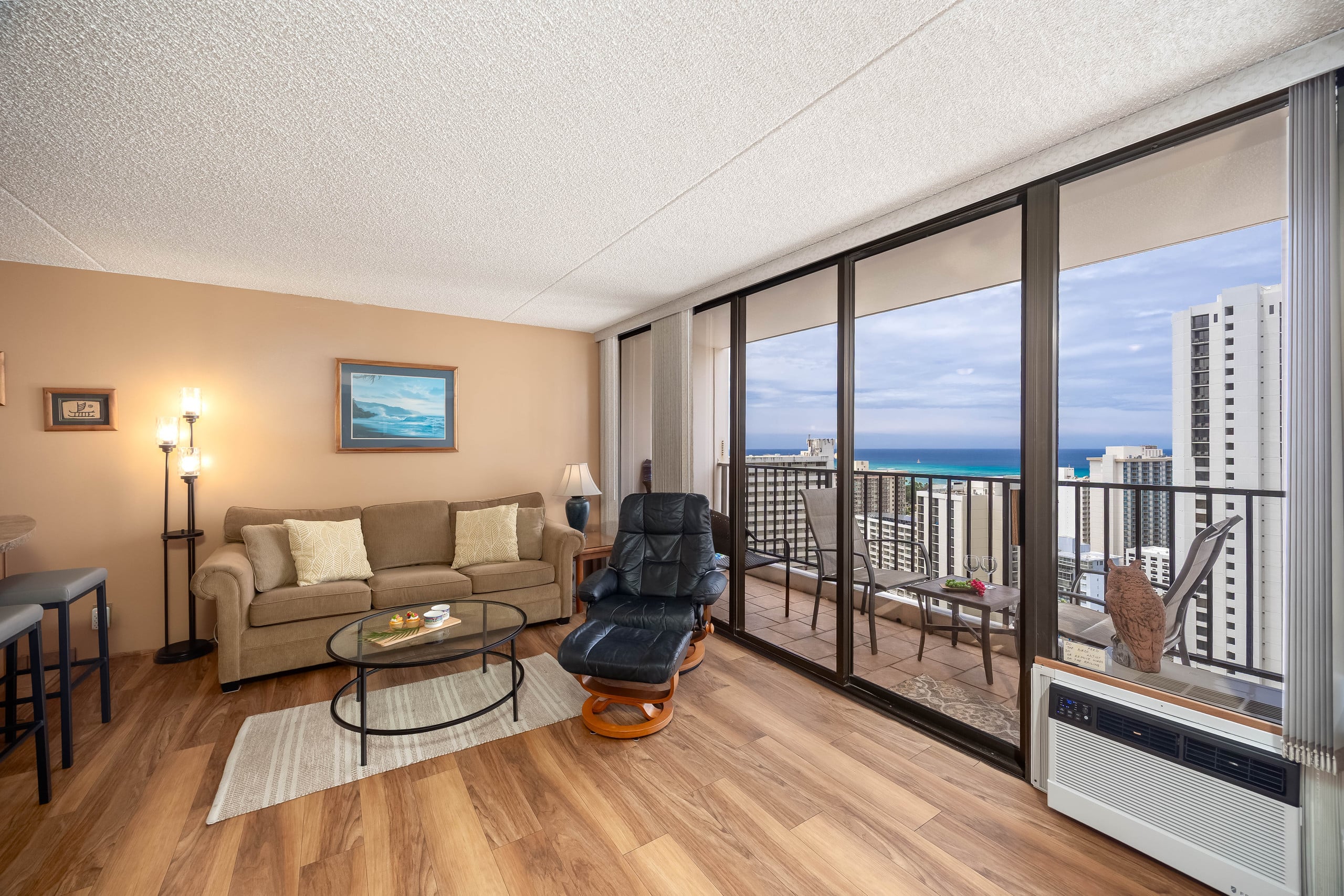 Condo in Honolulu · ★4.67 · 1 bedroom · 2 beds · 1 private bath - Image 7
