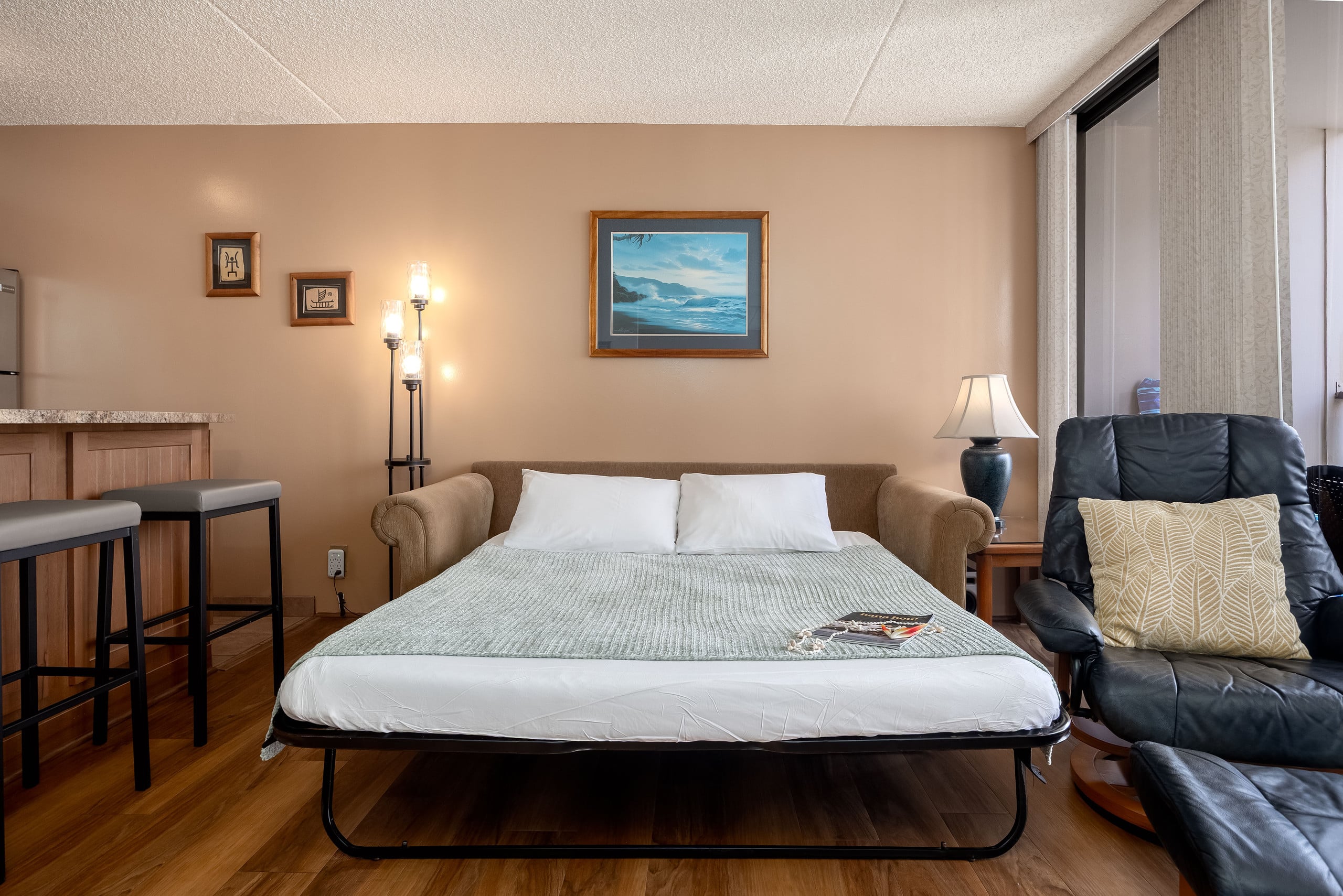 Condo in Honolulu · ★4.67 · 1 bedroom · 2 beds · 1 private bath - Image 12