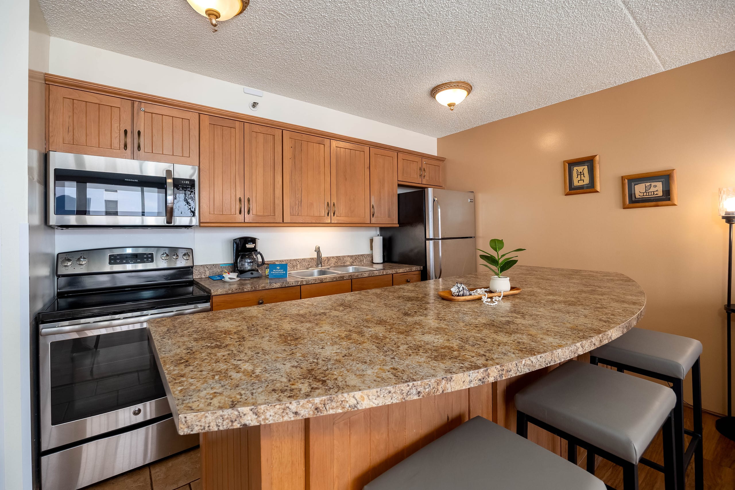 Condo in Honolulu · ★4.67 · 1 bedroom · 2 beds · 1 private bath - Image 15