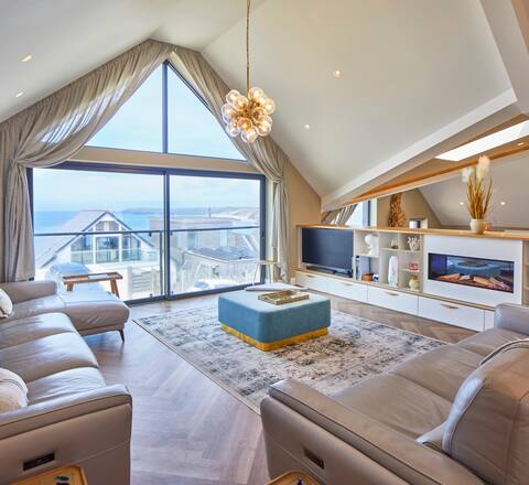 Luxury Home Near Surf Beach & Restaurants