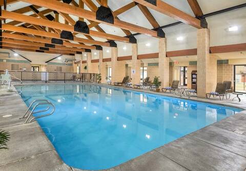 3BR near West Entrance, Pool, Hot Tub, Game Room