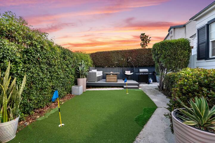 PB Hot Tub Triplex 5BR, MiniGolf, Games & Parking! gallery image 4