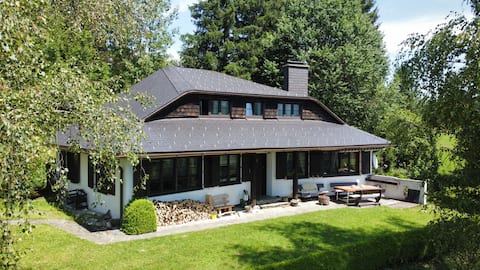 Cottage "far away and right in the middle"