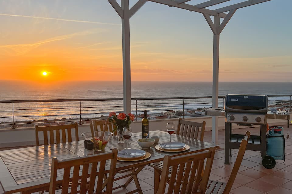 A sea-view penthouse above Ericeira's surf breaks, Ericeira, Lisbon District, Portugal, photo 6 of 10