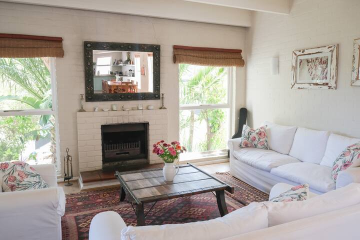 Family home, extraordinary views, newly renovated gallery image 2