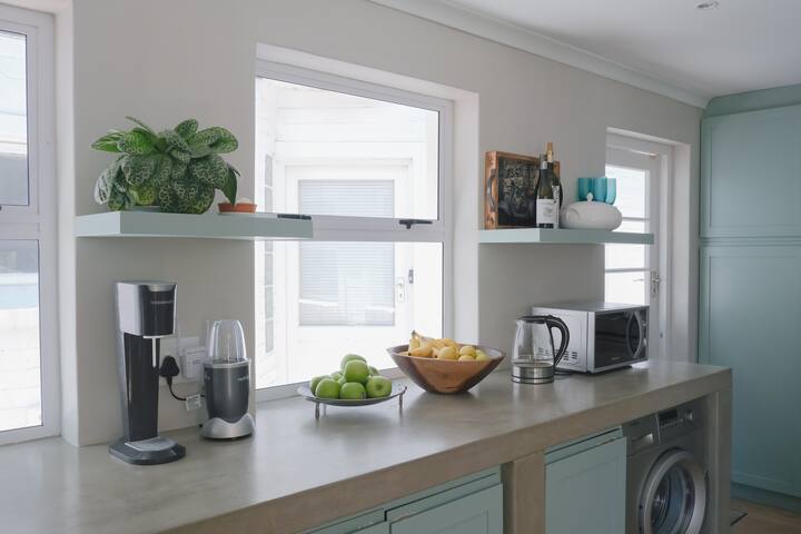 Family home, extraordinary views, newly renovated gallery image 4