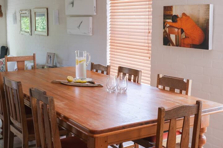 Family home, extraordinary views, newly renovated gallery image 5