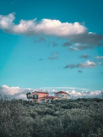MaGea- Rustic style picturesque Cretan villa gallery image 2